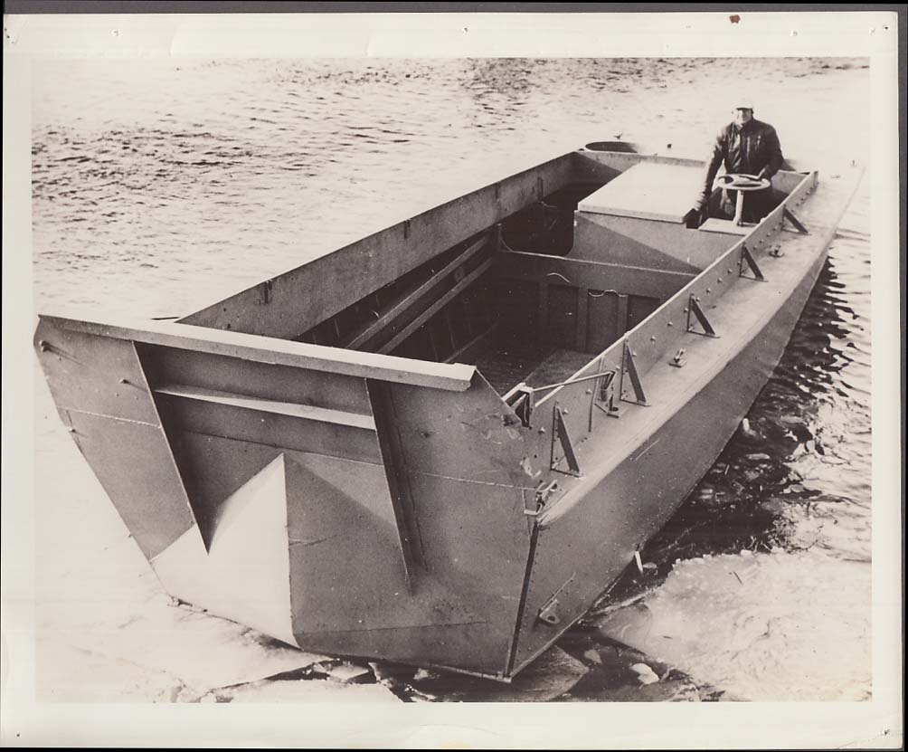 Official US Navy photograph LCVP Landing Craft-Personnel 1940s