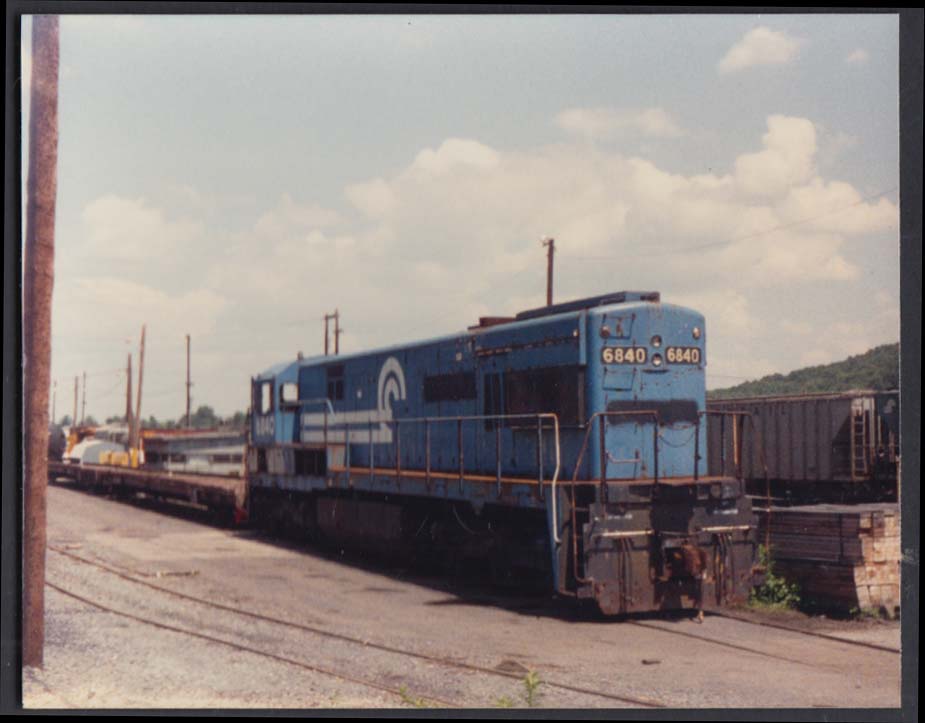 Conrail RR EMD SD38 Diesel Locomotive #6840 Color Photo