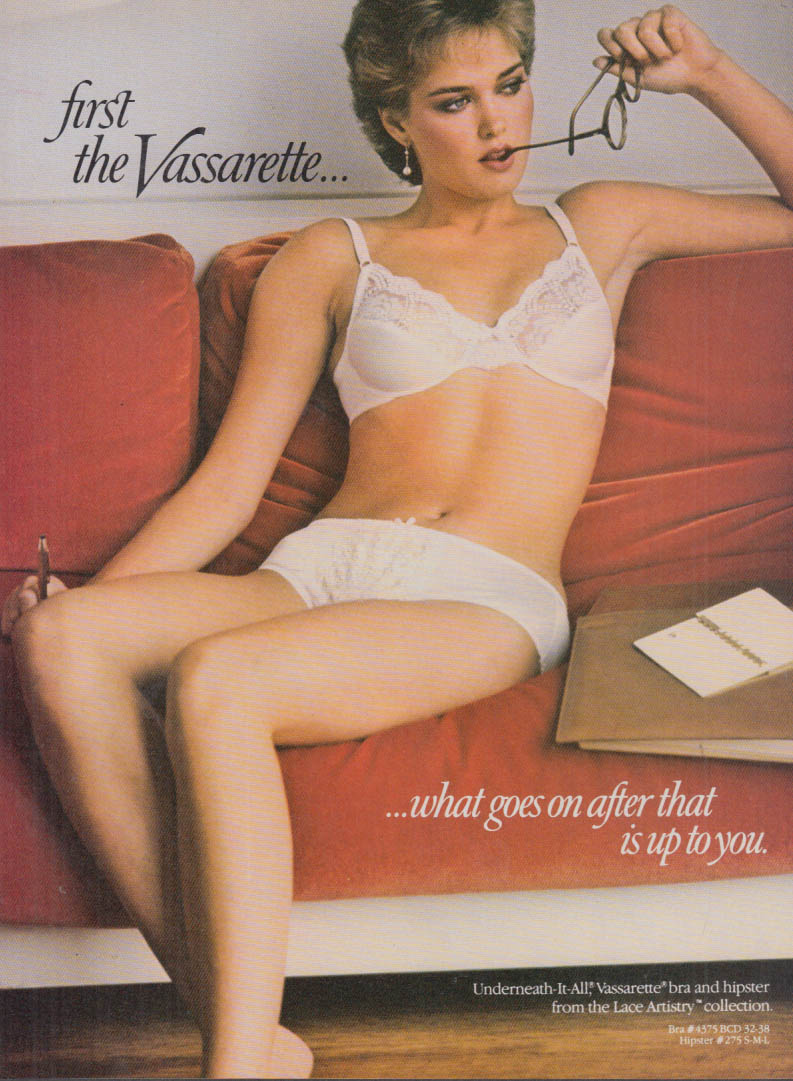 Vassarette Lingerie 1990s Print Advertisement (2 pages) 1998 Bra