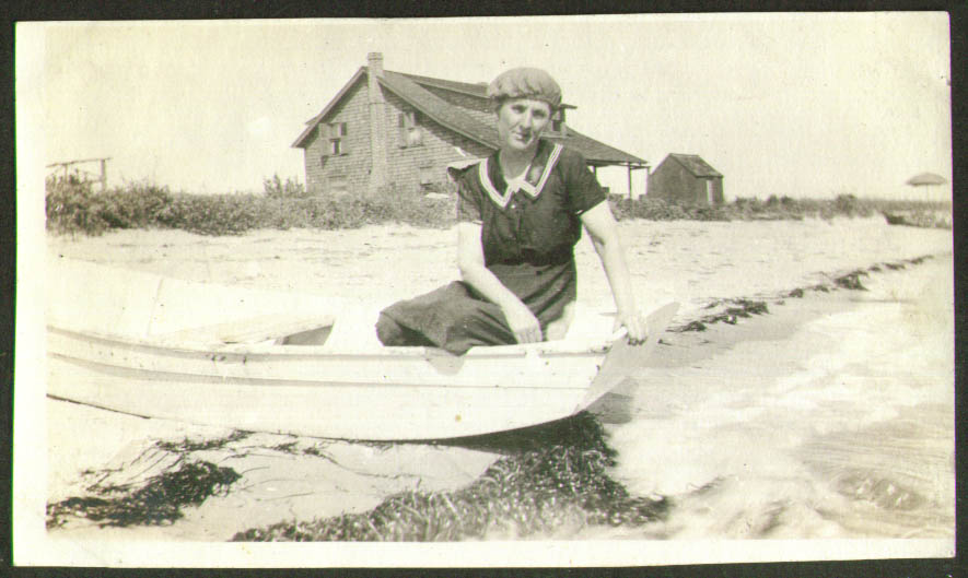 Bessie Faust bathing suit & boat Saybrook CT photo 1918