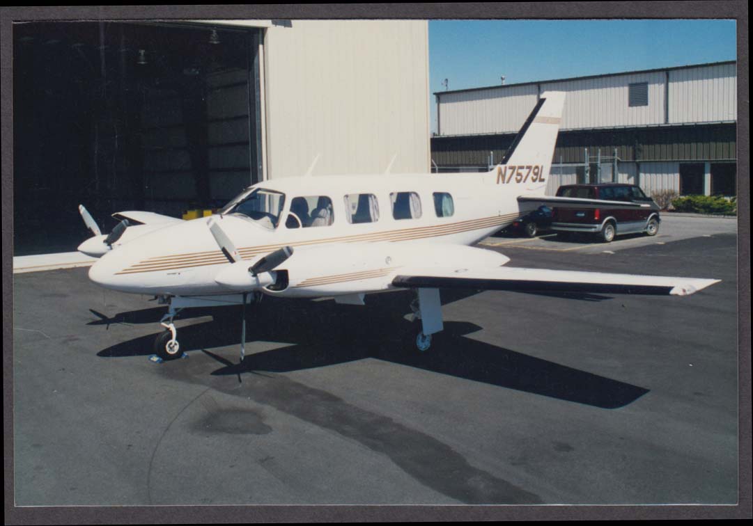 1975 Piper PA-31 Navajo B N7579L Color Photo