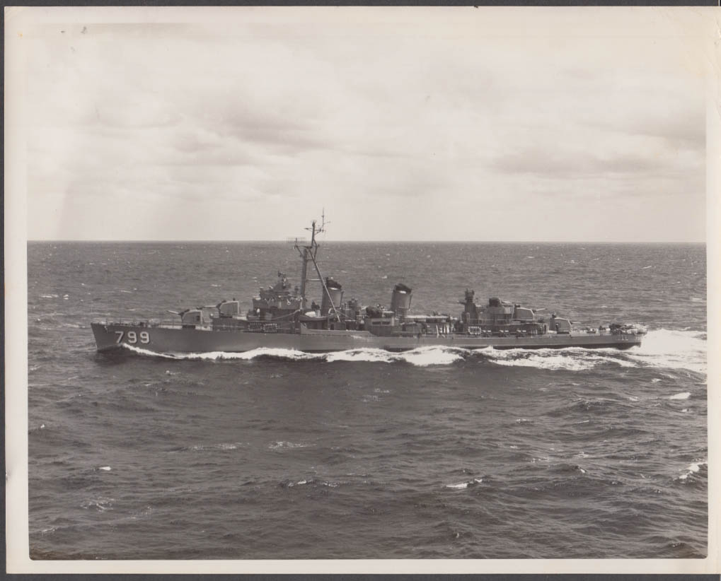 US Navy Destroyer USS Jarvis DD-799 at speed 1953