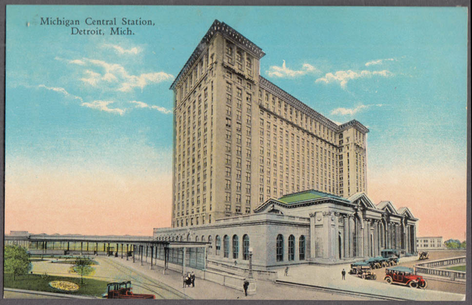 Michigan Central Railroad Station at Detroit MI postcard 1930s