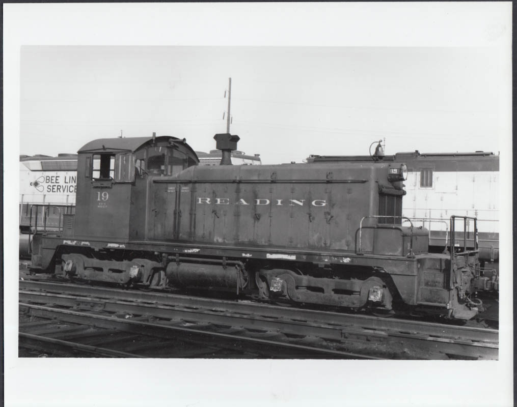 Reading RR Electro-Motive SW1 locomotive #19 photo Philadelphia 1968