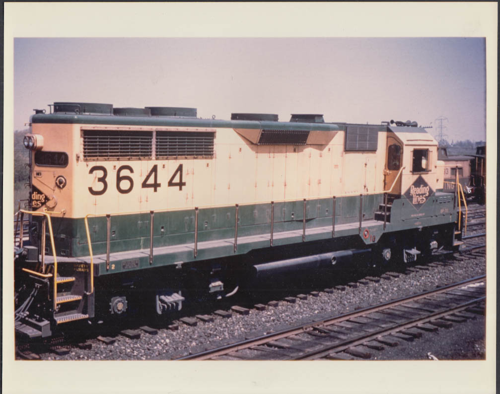 Reading RR EMD GP35 diesel locomotive #3644 color photo