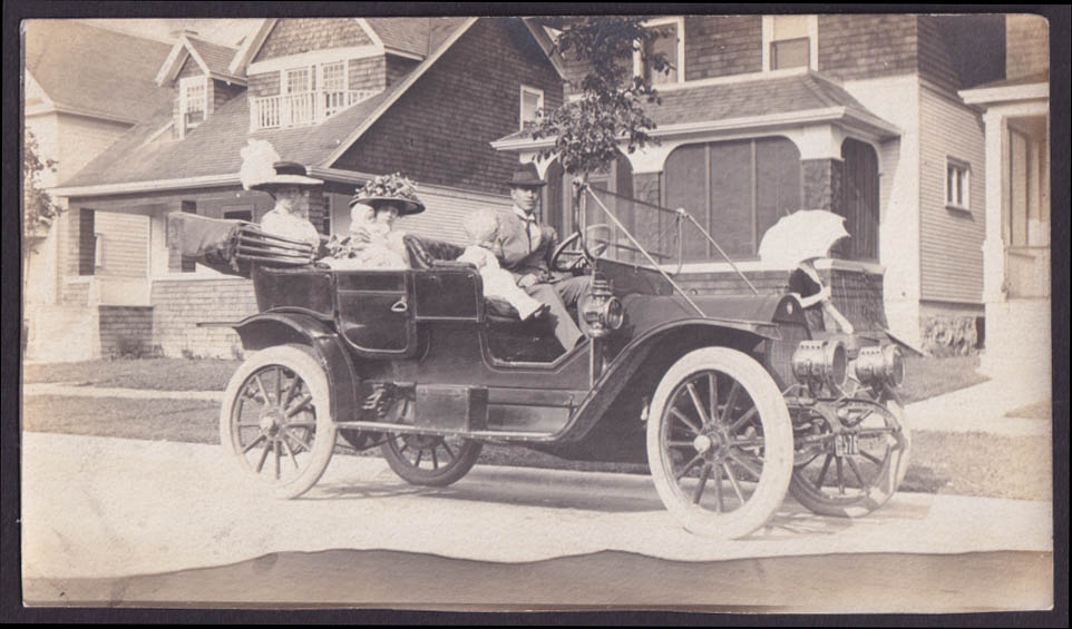 c 1910 Reo Touring Car 1912 Manitoba plate 576 family of 5 vernacular photo