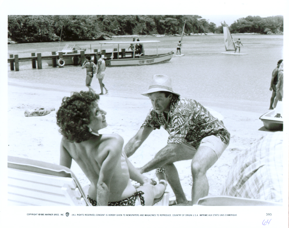 Robin Williams & topless sunbather Club Paradise 8x10
