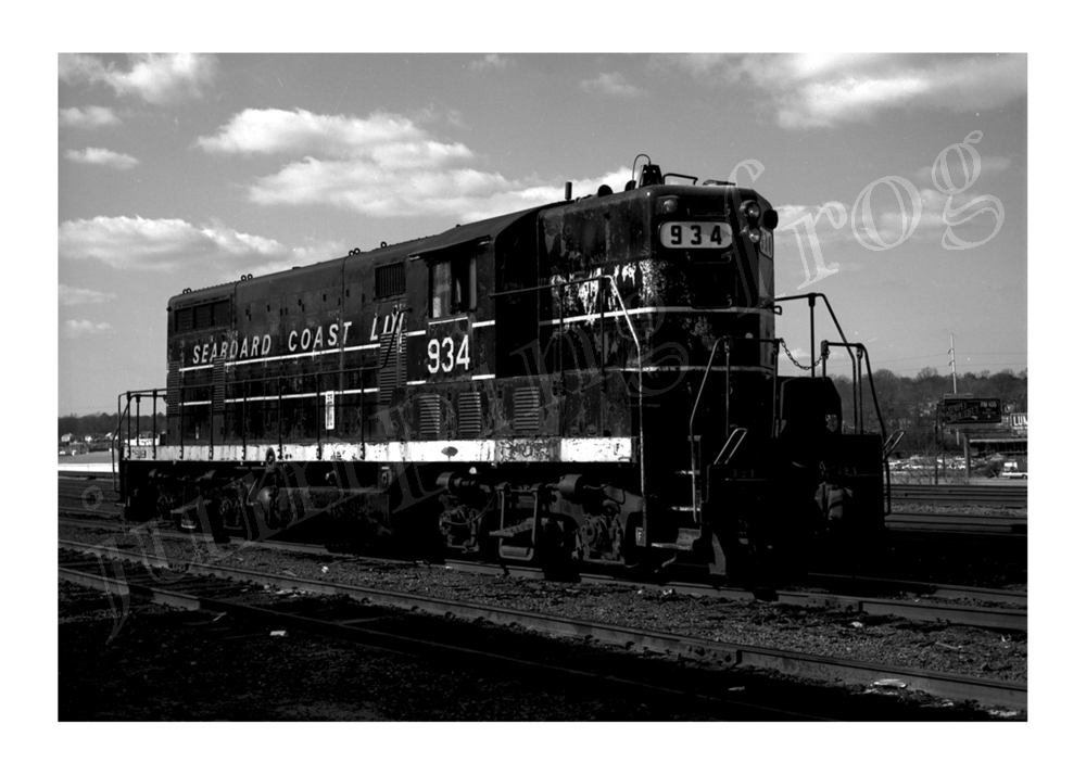 Seaboard Coast Line Railroad diesel locomotive #934 5x7