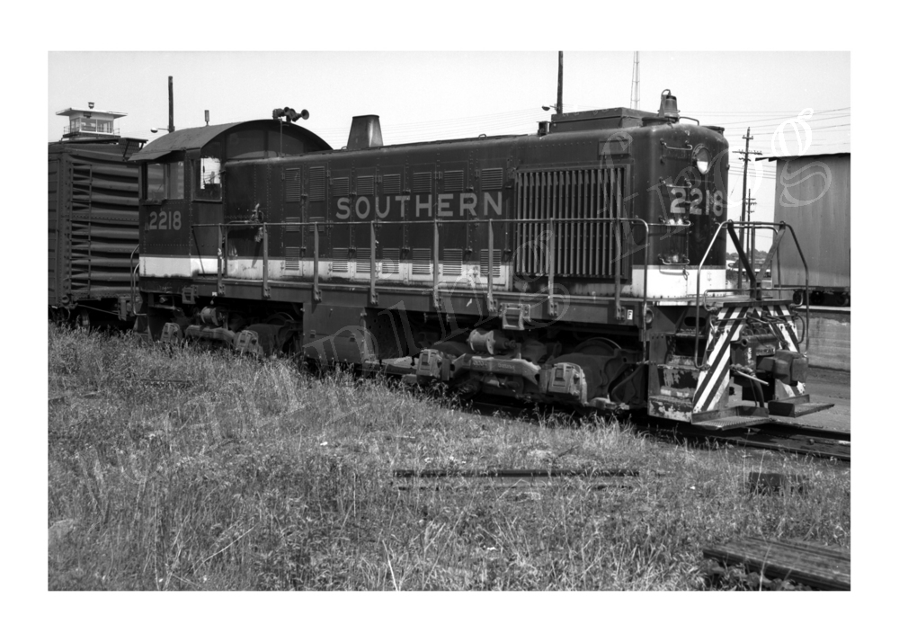 Southern Railway diesel locomotive #2218 5x7