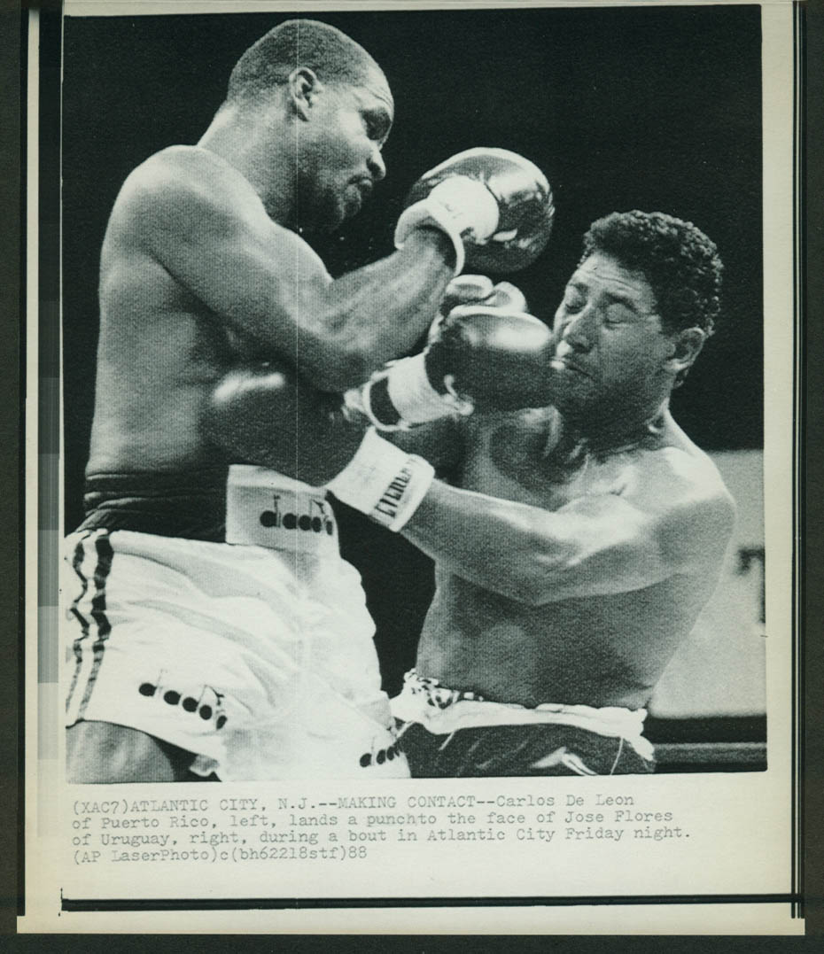 Carlos De Leon lands against Jose Flores Atlantic City bout laserphoto 1988