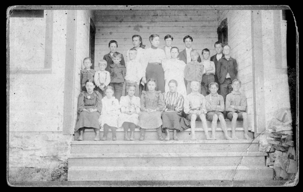 Elementary school class photo by Frank Crosier VT & MA ca 1900