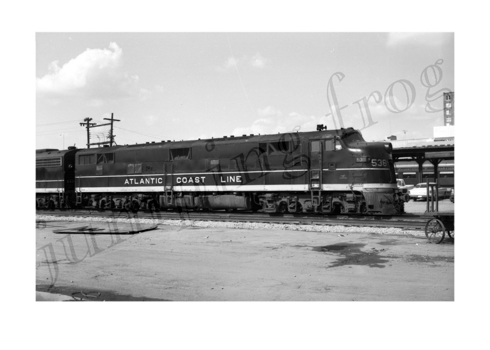 Atlantic Coast Line Railroad diesel locomotive #536 5x7 photo