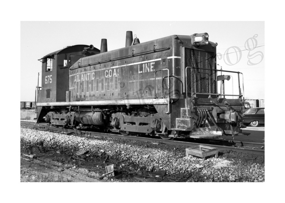 Atlantic Coast Line Railroad diesel locomotive #675 5x7 photo