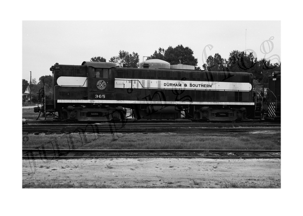 Durham & Southern Railway Railroad diesel locomotive #365 5x7 photo