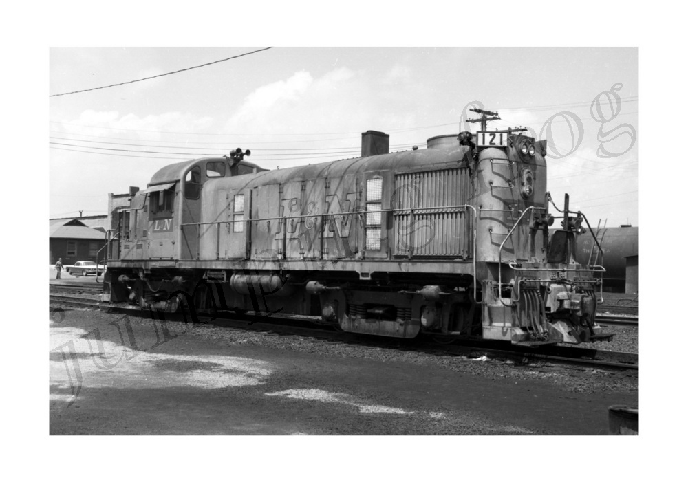 Louisville & Nashville diesel locomotive #121 5x7