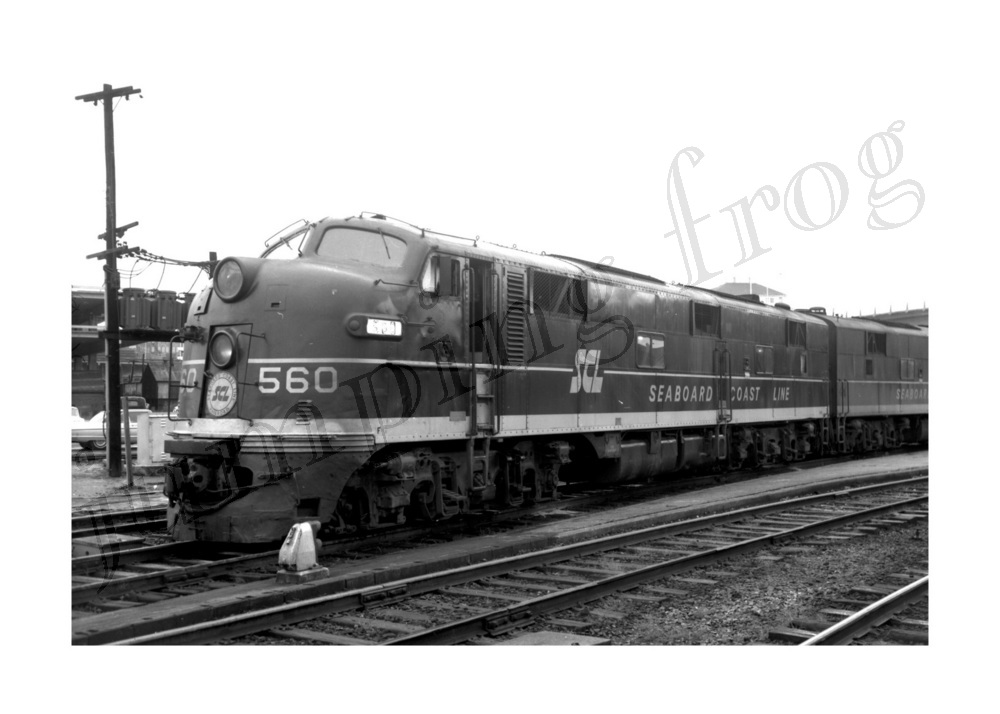 Seaboard Coast Line Railroad diesel locomotive #560 5x7 photo