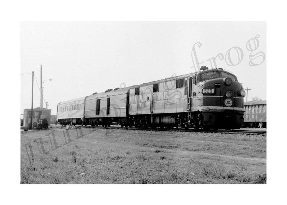 Seaboard Coast Line diesel locomotive & train #529 5x7