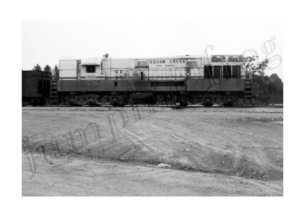 Squaw Creek Coal Company Railroad diesel loco #721001 5x7 photo #2